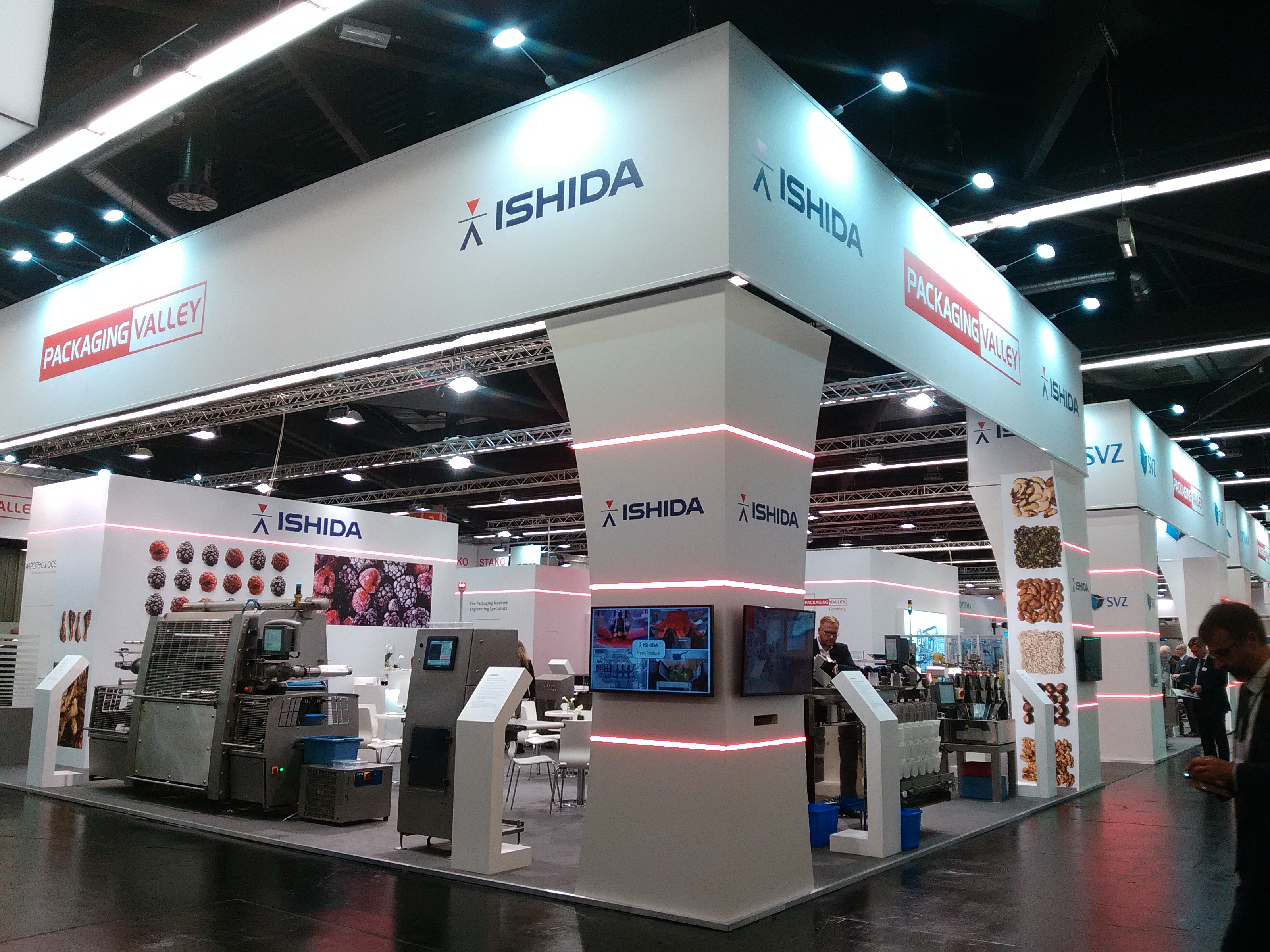 IE Stand 3