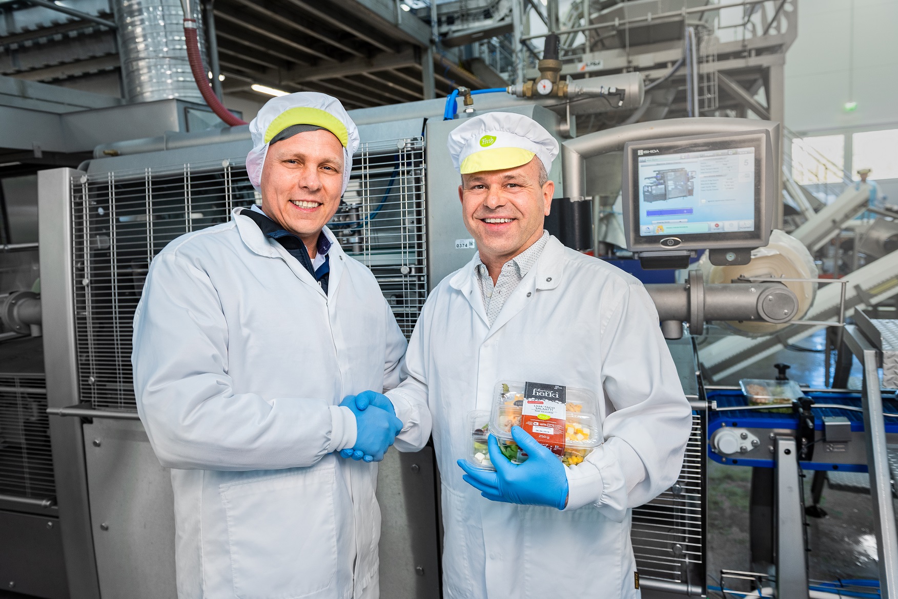 Ish2019.014 Fresh Servant (4) Technical Manager Sten Snellmann (Left) With Ishida General Manager Theo De Koning