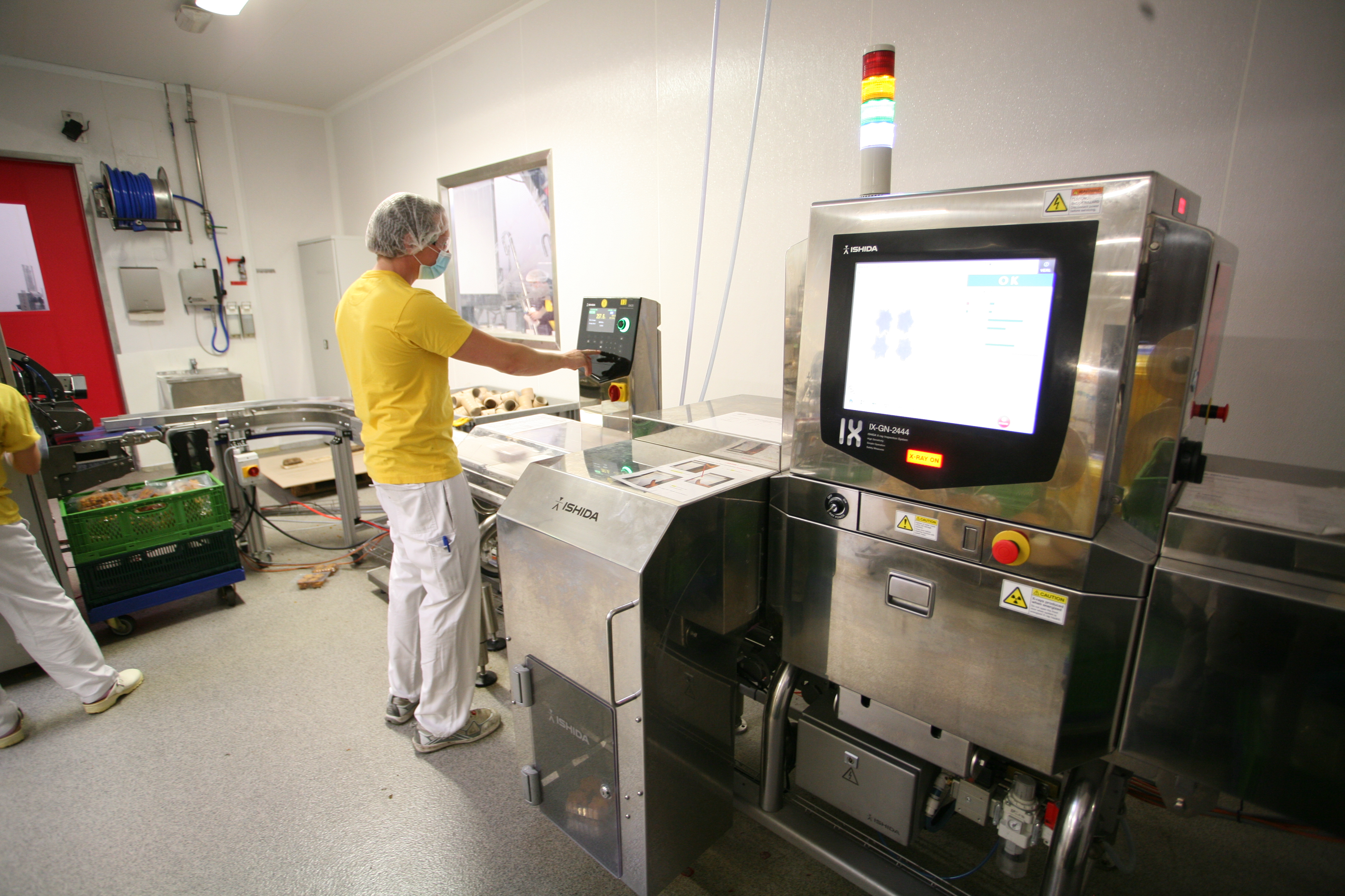 Soto Operator Adjusts Setting For The Checkweigher During Operation Without Interrupting Production IMG 2329